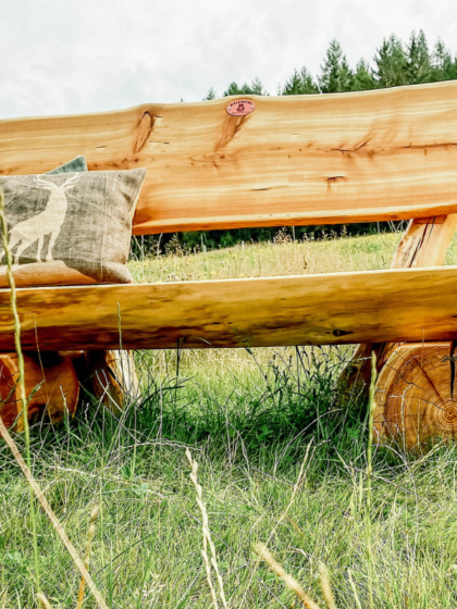 Bank im Grünen. Beschreibung dessen, was mir guttut.